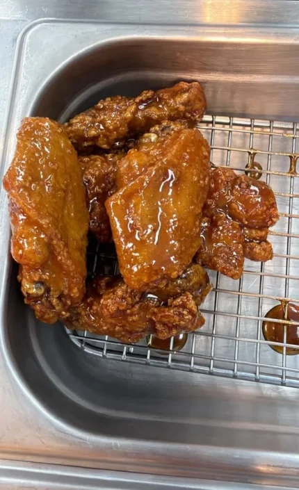 Stingin honey garlic wings 6 pcs